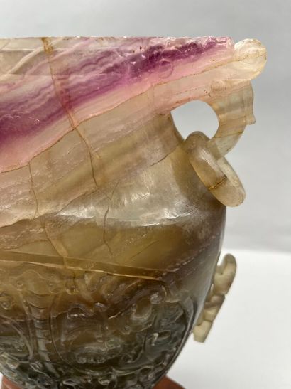 CHINE, XXe siècle.
Vase couvert en quartz...