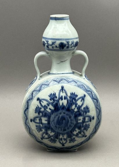 Vase gourde en porcelaine bleu blanc, la...