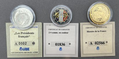 Lot comprenant : 
- Une suite incomplète...