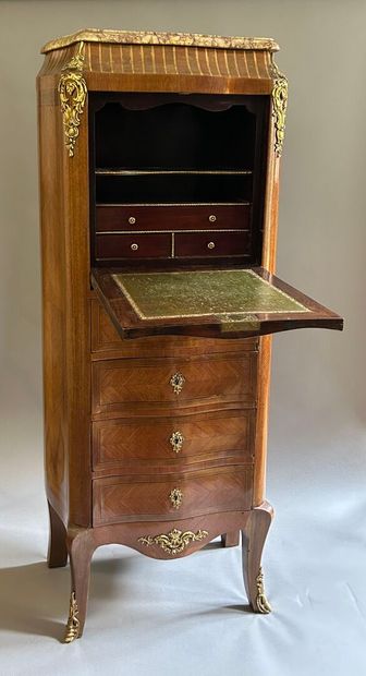 Secrétaire en armoire en placage de bois...