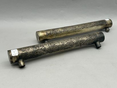 Meeting of two silver handles with openwork...