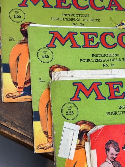 MECCANO, Paris. 
Partie de jeu de construction...