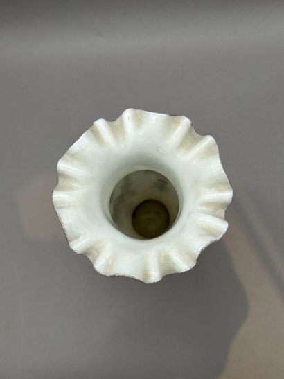 Lot comprenant: 
- Vase balustre en verre...