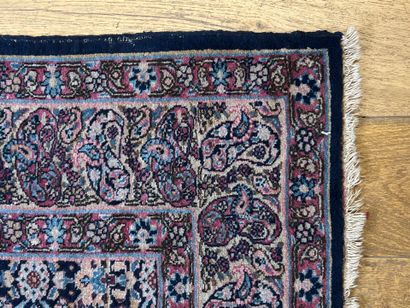 Tapis rectangulaire en laine à motifs de...