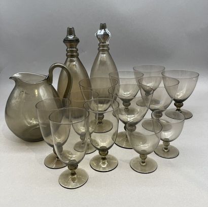 Partie de service de verres en verre fumé,...