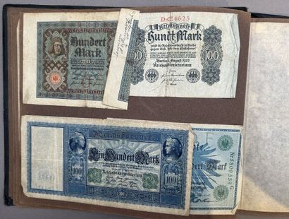Réunion de deux classeurs de billets de banque...