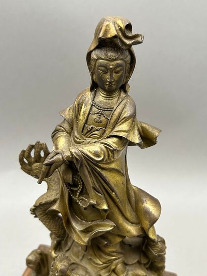Lot including: 
- Gilded bronze statuette...