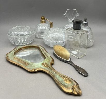 BACCARAT. 
Nécessaire de toilette comprenant...