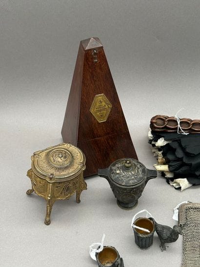 Lot d'objets de charme ou objets de vitrine,...