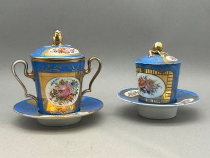 Lot comprenant : 
- Dans le goût de SÈVRES
Tasse...