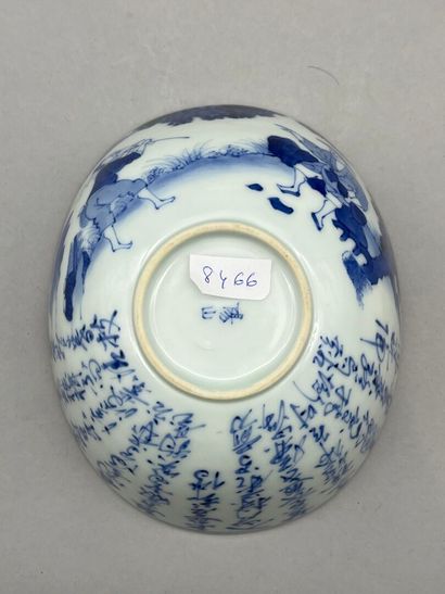 Lot including: 
- A blue-white porcelain...