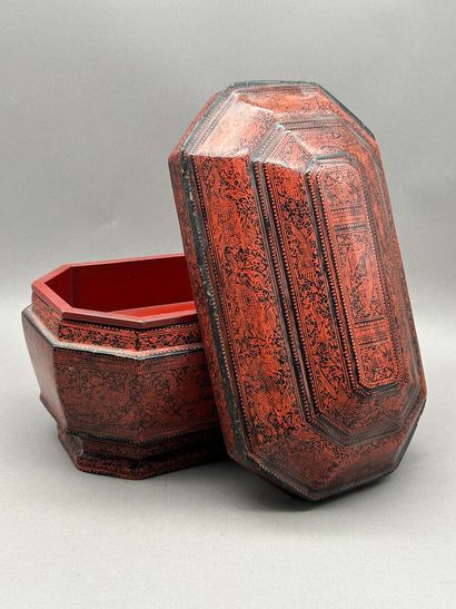 Set comprising: 
- Red and black lacquer...