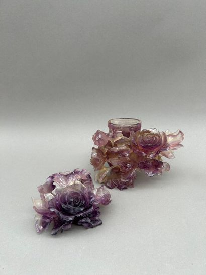 Lot comprenant : 
- Double sujet en corail...