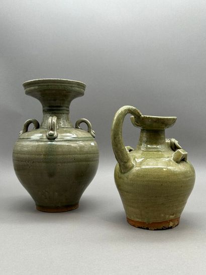 Lot comprenant: 
- Verseuse de type Yueyao...