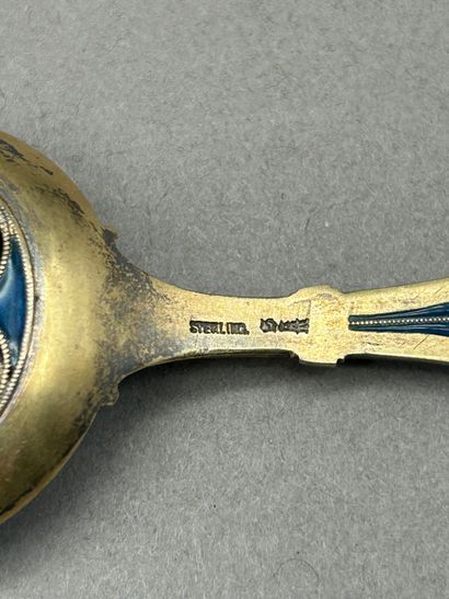Petite pelle à glace en vermeil à décor en...