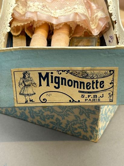 Lot comprenant :
- MIGNONNETTE, S.F.B.J....
