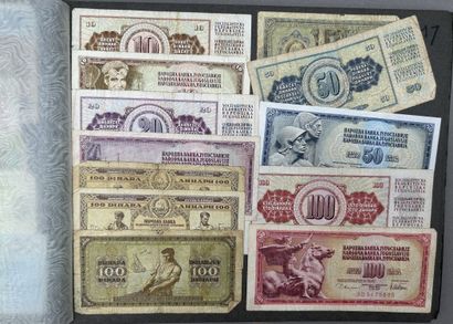 Réunion de deux classeurs de billets de banque...