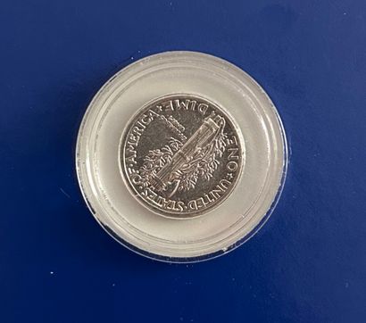 Lot comprenant : 
- Une pièce de 50 centimes...