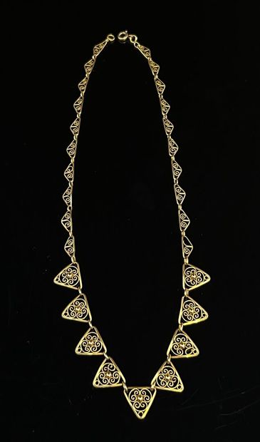Collier en or jaune 18 K (750°/°°), à mailles...