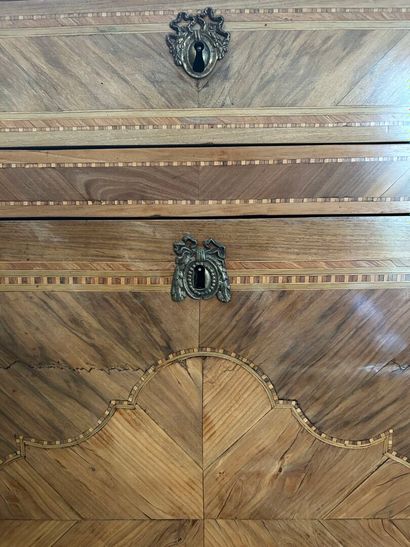 Secrétaire en armoire, en placage de bois...