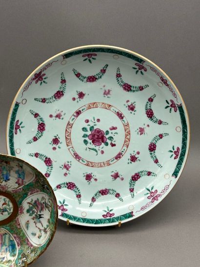 Lot comprenant : 
- Chine, Canton, XIXe siècle.
Coupe...