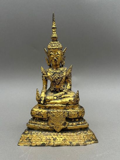 Lot including: 
- Adorned Buddha, gilded...