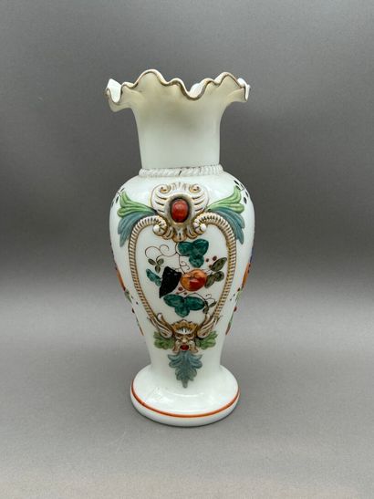 Lot comprenant: 
- Vase balustre en verre...