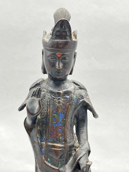 Lot comprenant: 
- Une statue de la déesse...