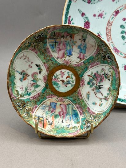 Lot comprenant : 
- Chine, Canton, XIXe siècle.
Coupe...