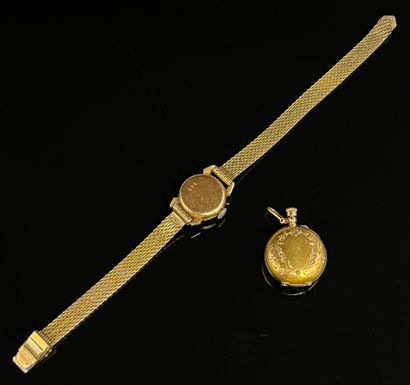 Lot comprenant : 
- Une petite montre de...