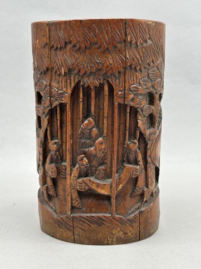 Lot comprenant: 
- Statue de Guan Yin en...