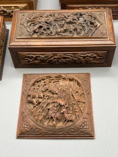 Lot including : 
- An exotic wood blotting...