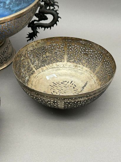Important 800°/°° silver bowl with openwork...
