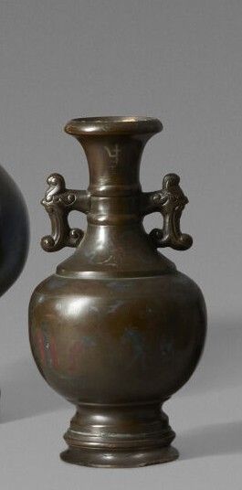 Small baluster-shaped vase in bronze with...