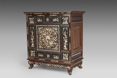 Ancestral altar in exotic wood with mother-of-pearl...