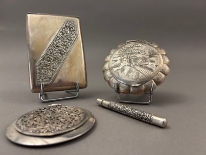 Ensemble en argent 800°/°° comprenant: 
-...