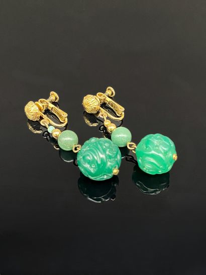Ensemble comprenant: 
- Paire de boucles...