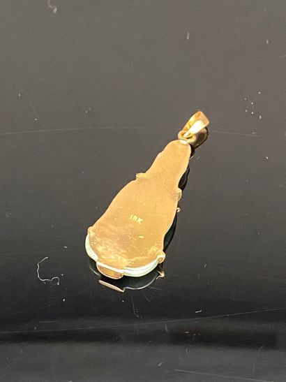 Deux pendentifs comprenant:
- Un anneau fin...