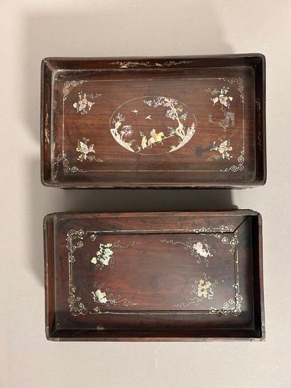 Reunion of two rectangular trays on curved...