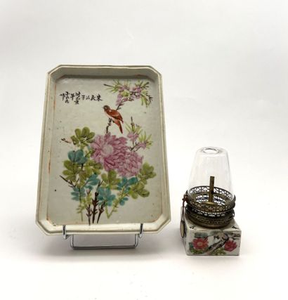 Opium lamp and tray in Famille Rose porcelain....