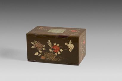 Opium smoker's travel case in lacquered exotic...