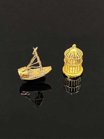 Petit sujet pendentif à décor d'une cage...