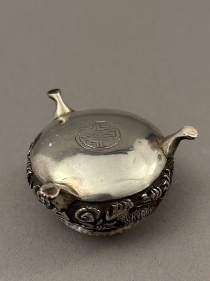 Réunion d'objets en argent 800°/°° comprenant:...