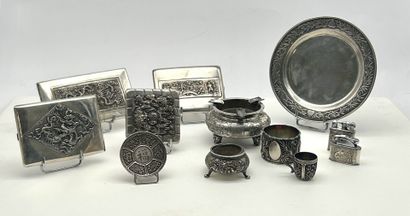 Ensemble en argent 800°/°° comprenant: 
-...