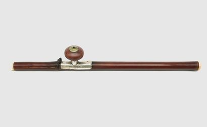 *Pipe à opium en bambou et un fourneau en...