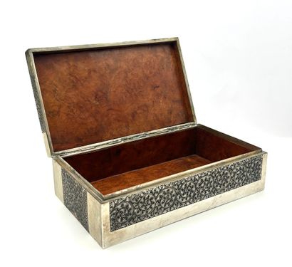 Coffret rectangulaire en argent 800/°° à...