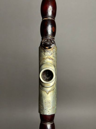 Pipe à opium en corne annelée, plaquette...