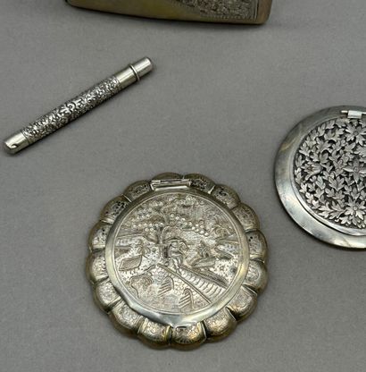 Ensemble en argent 800°/°° comprenant: 
-...