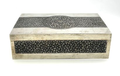 Coffret rectangulaire en argent 800/°° à...