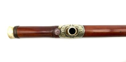 Importante pipe à opium en bambou, plaquette...